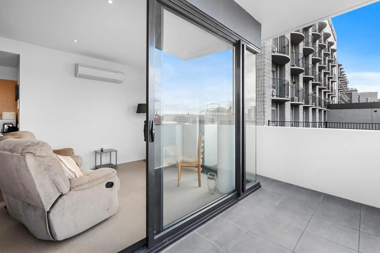 Stay And Play In The Heart Of Hobart